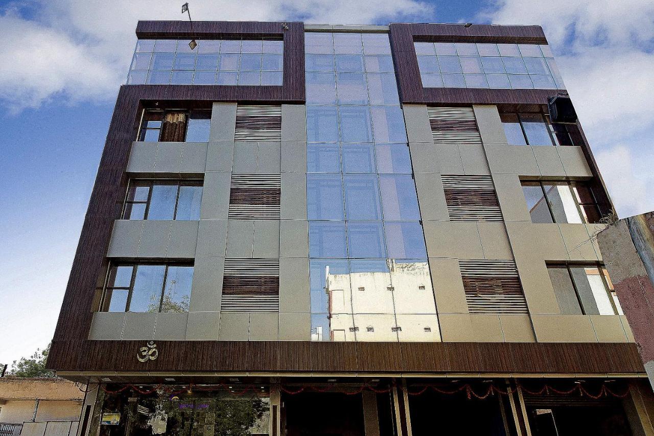 Hotel Netra Sai Sirdi Kültér fotó
